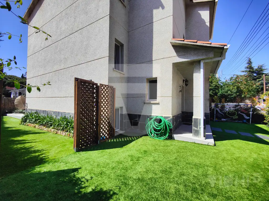 Vista exterior de Casa o xalet en venda en El Masnou amb Aire condicionat, Calefacció i Jardí privat