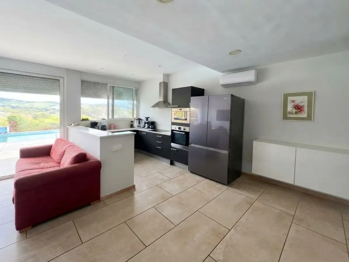 Casa con jardín en venta en sot de can puig 12, imagen 2