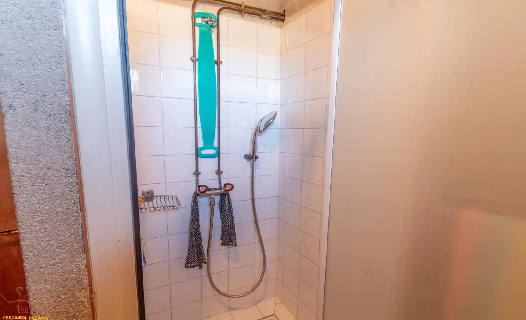 Bathroom of Houses for sale in Osséja  with Heating, Private garden and Parquet flooring