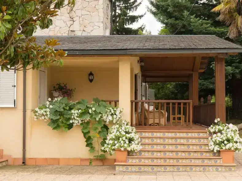 Vista exterior de Casa o xalet en venda en Ponferrada amb Piscina i Balcó