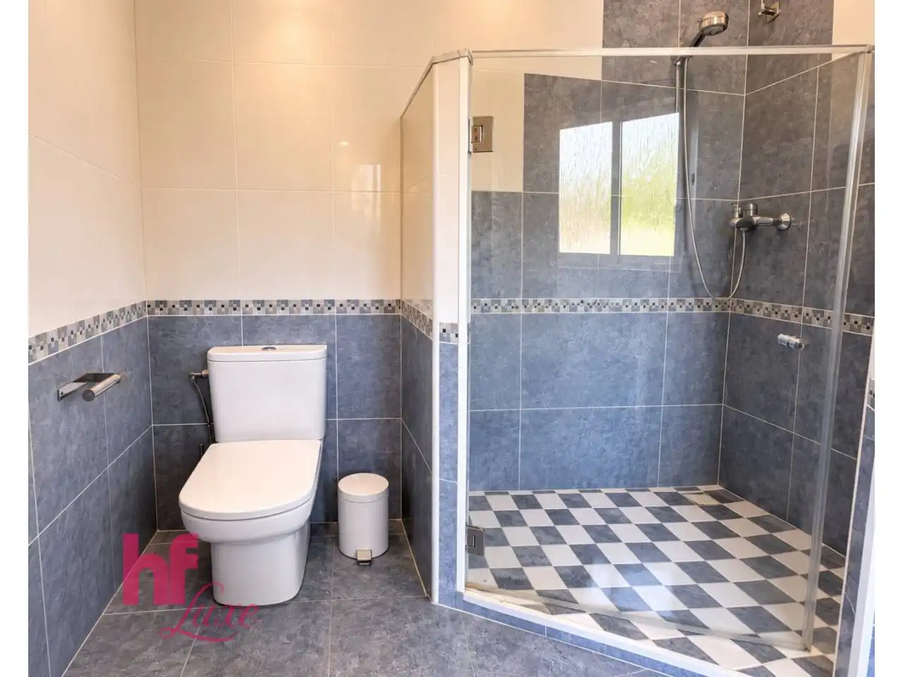 Bany de Casa o xalet en venda en Cubelles amb Aire condicionat, Calefacció i Jardí privat