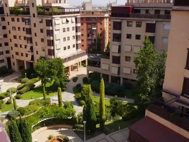 Vista exterior de Ático de alquiler en  Madrid Capital con Aire acondicionado y Piscina