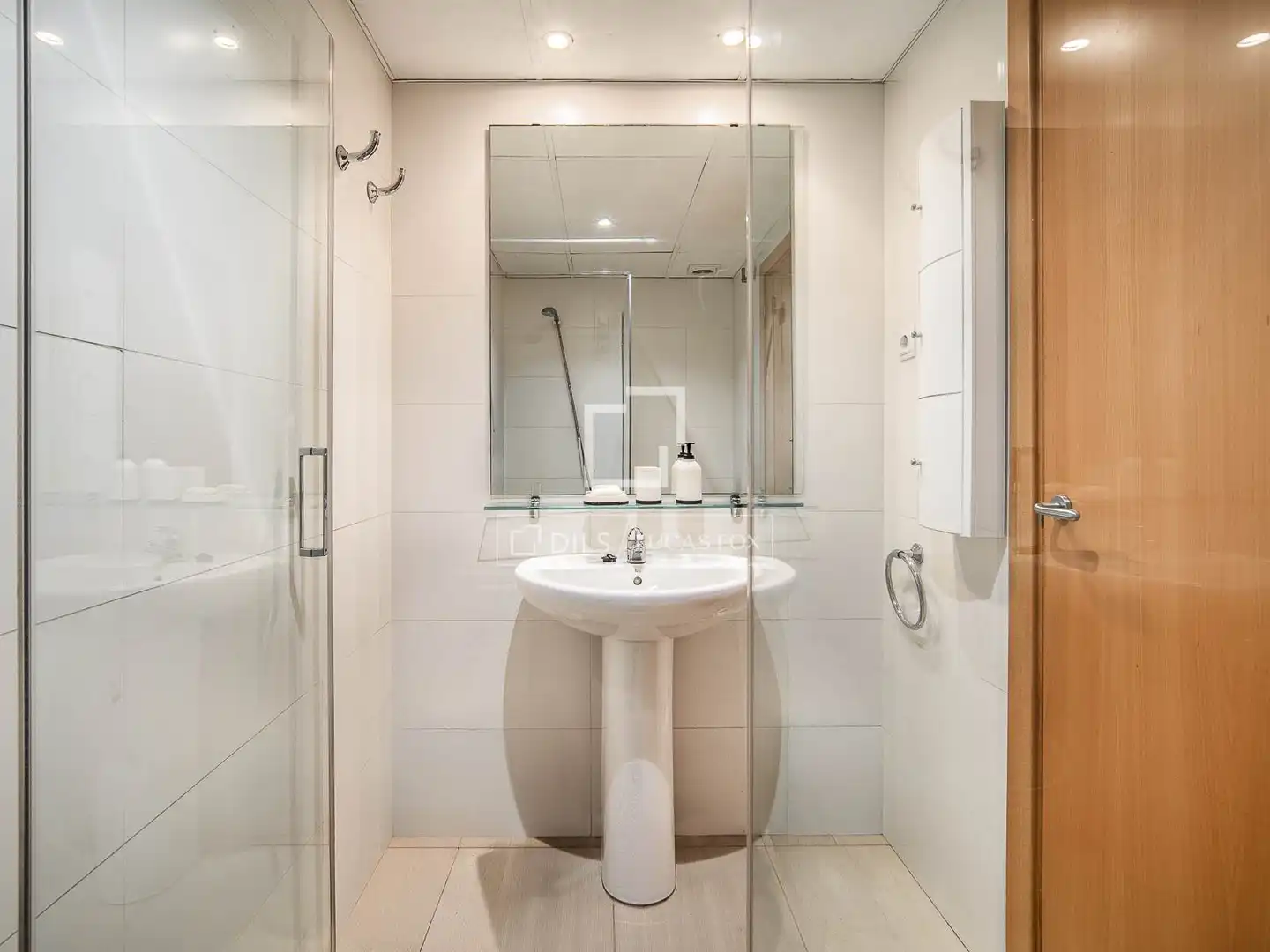 Badezimmer von Dachboden zum Verkauf in Barcelona mit Klimaanlage, Heizung und Terrasse
