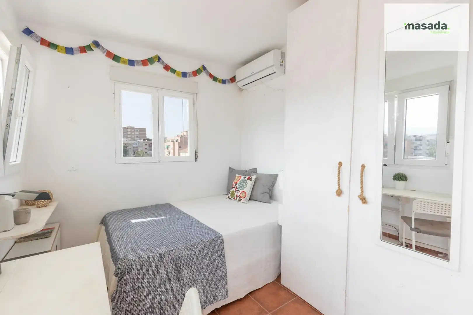 Habitación de Piso en venta en Granada con Terraza y Amueblado