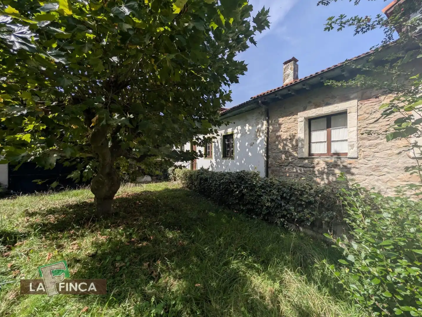 Vista exterior de Casa o xalet en venda en Oviedo  amb Terrassa i Moblat