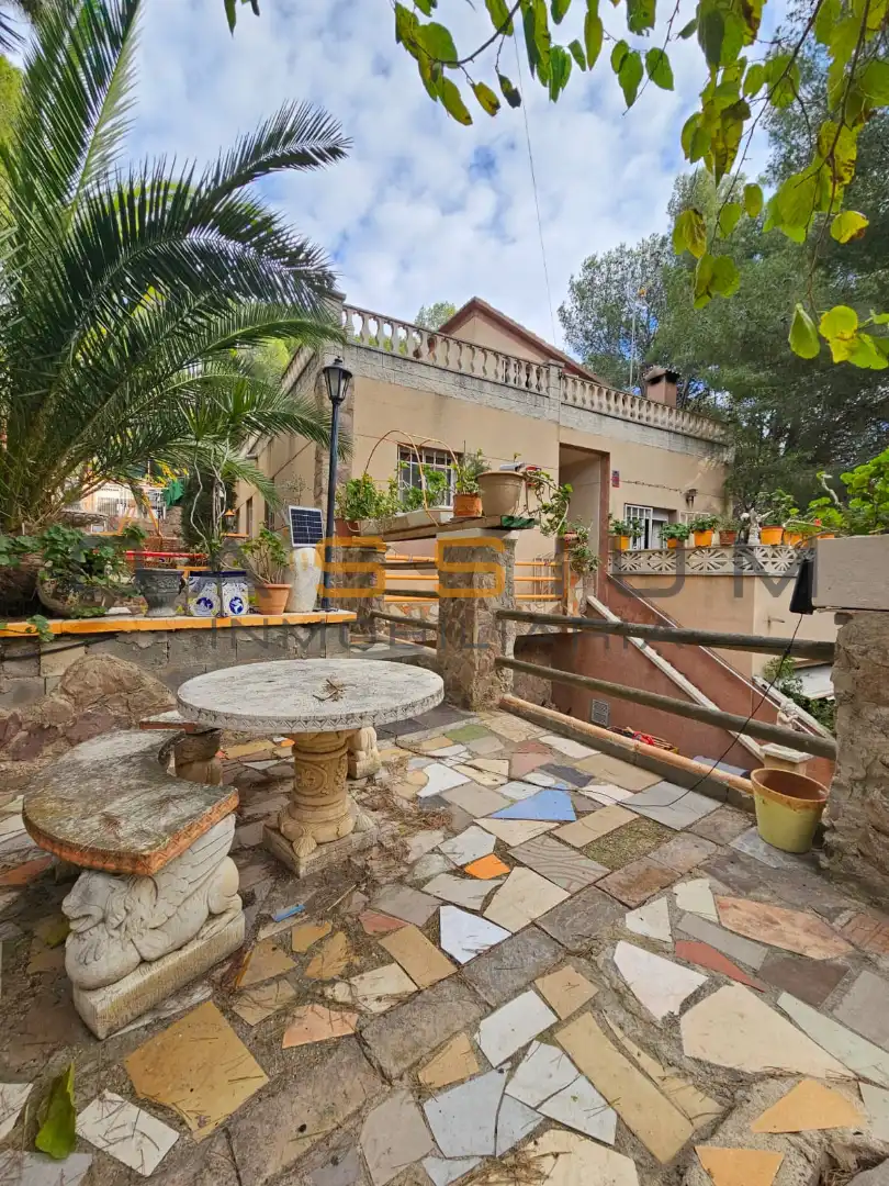 Casa con piscina en venta en Carrer Santa Oliva