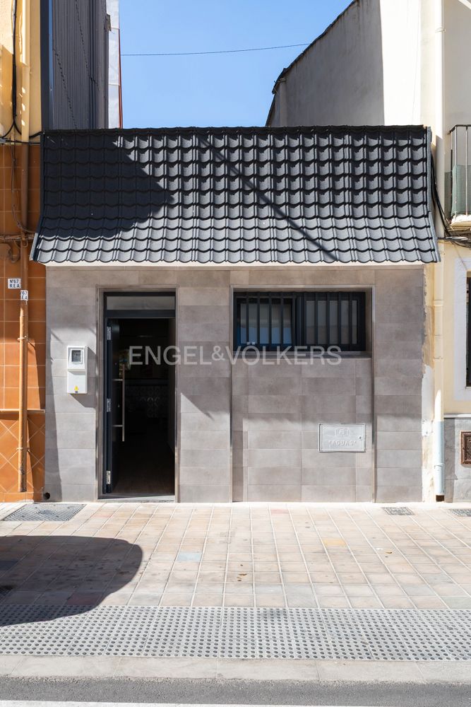 Vista exterior de Casa o xalet de lloguer en  Valencia Capital amb Aire condicionat, Calefacció i Moblat