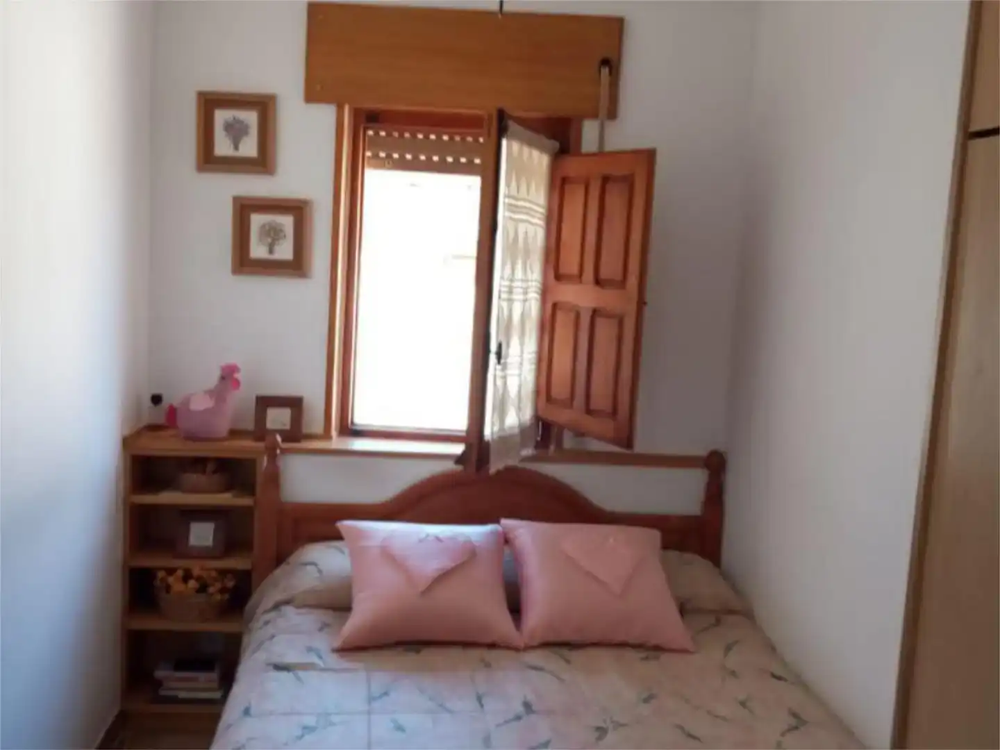 Dormitori de Casa adosada en venda en Cubillas de Santa Marta amb Jardí privat, Traster i Moblat