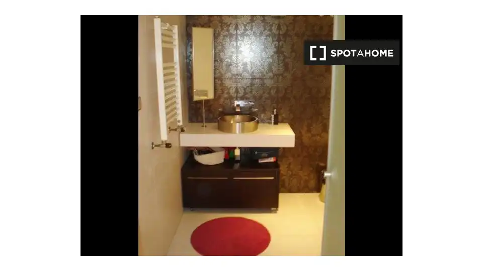 Bathroom of Flat for rent in Sevilla  with Air Conditioner, Heating and Furnished