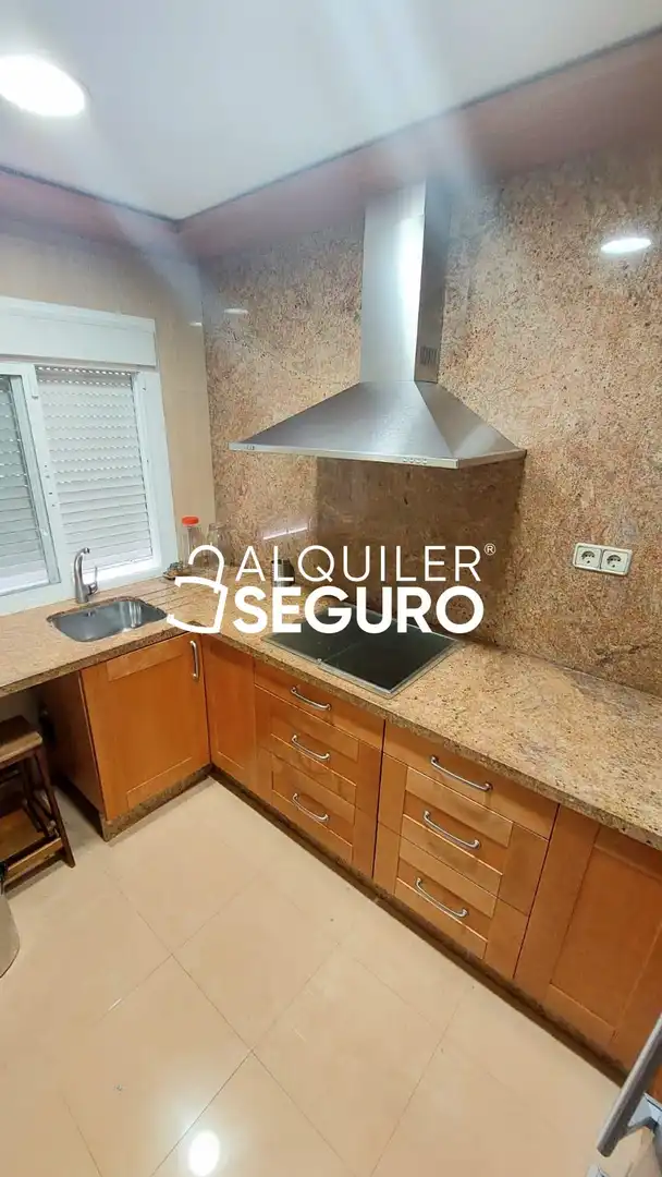 Cuina de Pis de lloguer en Madrid amb Aire condicionat i Calefacció