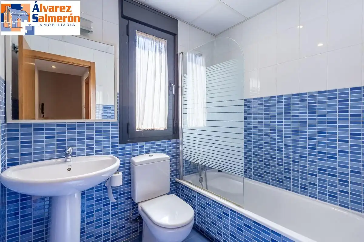 Baño de Casa o chalet en venta en Albolote con Aire acondicionado, Calefacción y Jardín privado