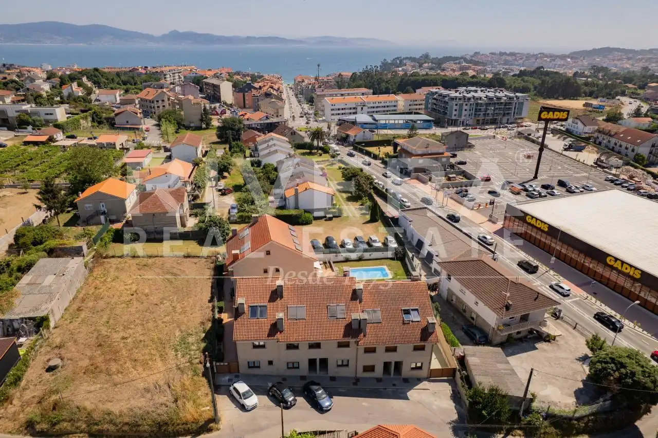 Vista exterior de Casa o chalet en venta en Sanxenxo con Calefacción, Jardín privado y Parquet