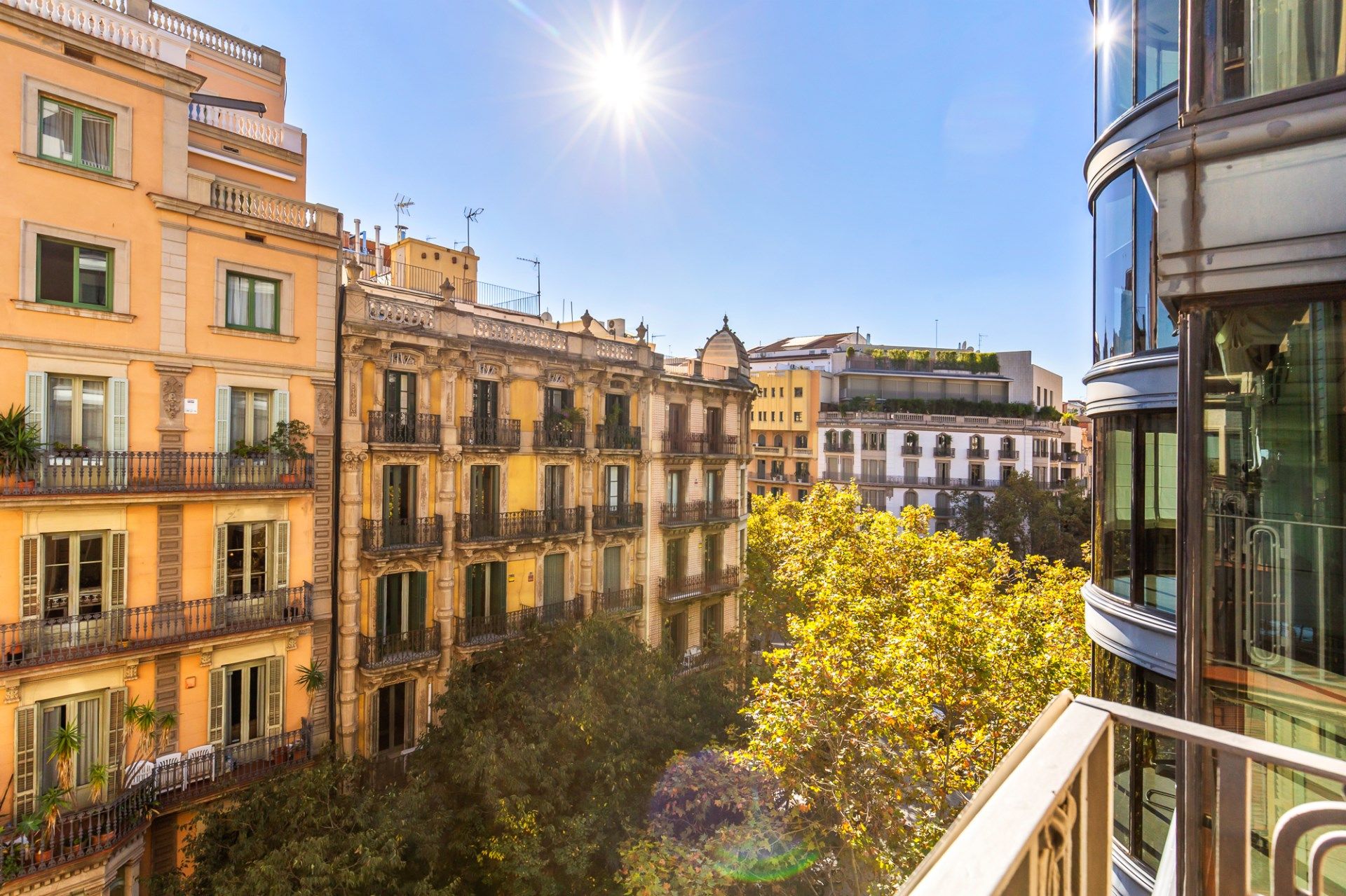 Exterior view of Flat for sale in  Barcelona Capital  with Air Conditioner, Heating and Balcony