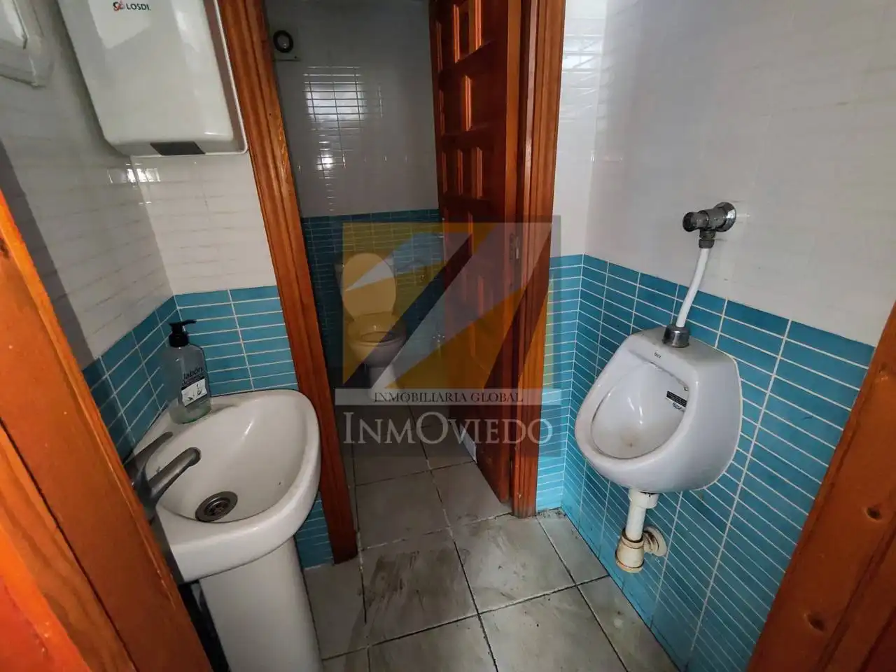 Baño de Local de alquiler en Oviedo 
