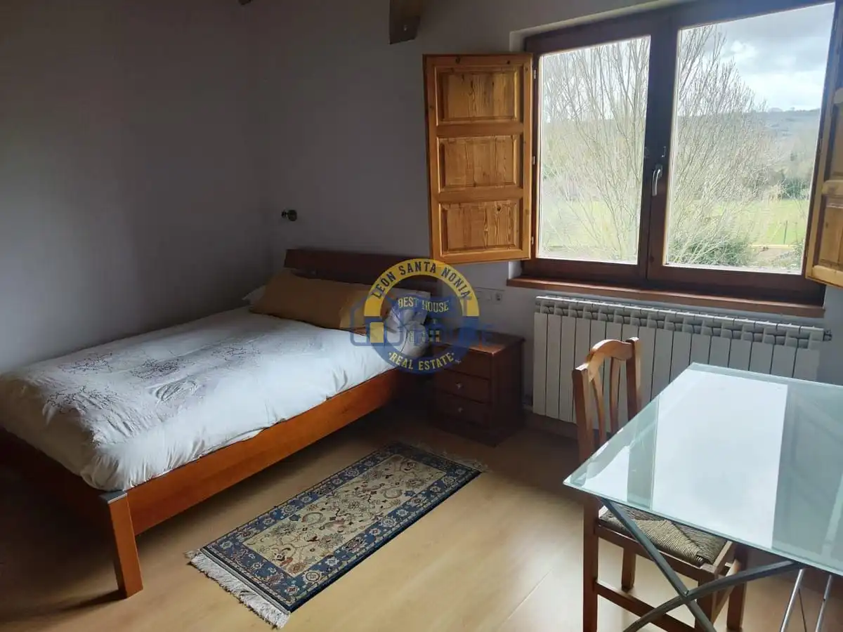 Habitación de Casa o chalet en venta en Villaquilambre con Calefacción, Jardín privado y Parquet