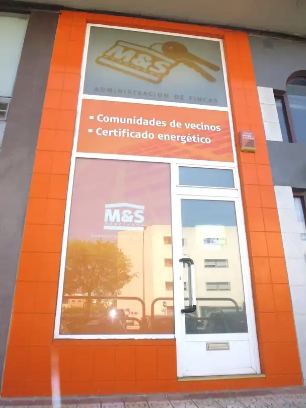 Geschaftsraum zur Miete in  Pamplona / Iruña mit Möbliert