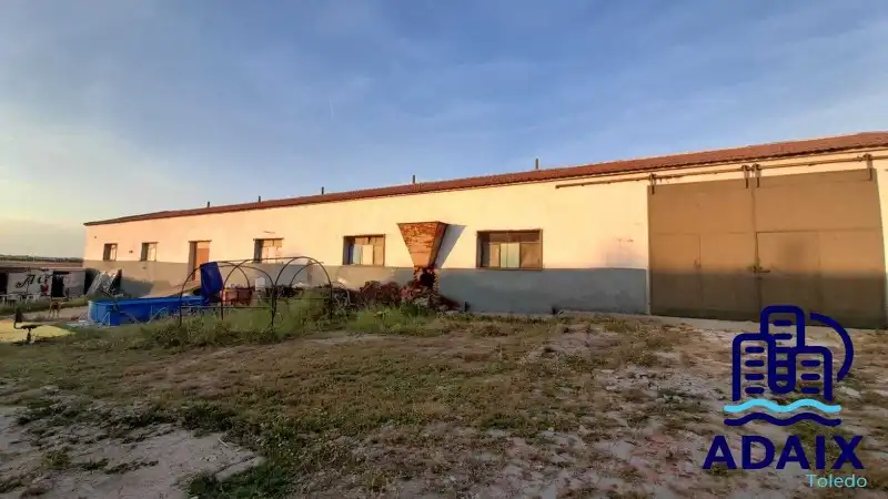 Vista exterior de Nave industrial en venta en Gerindote