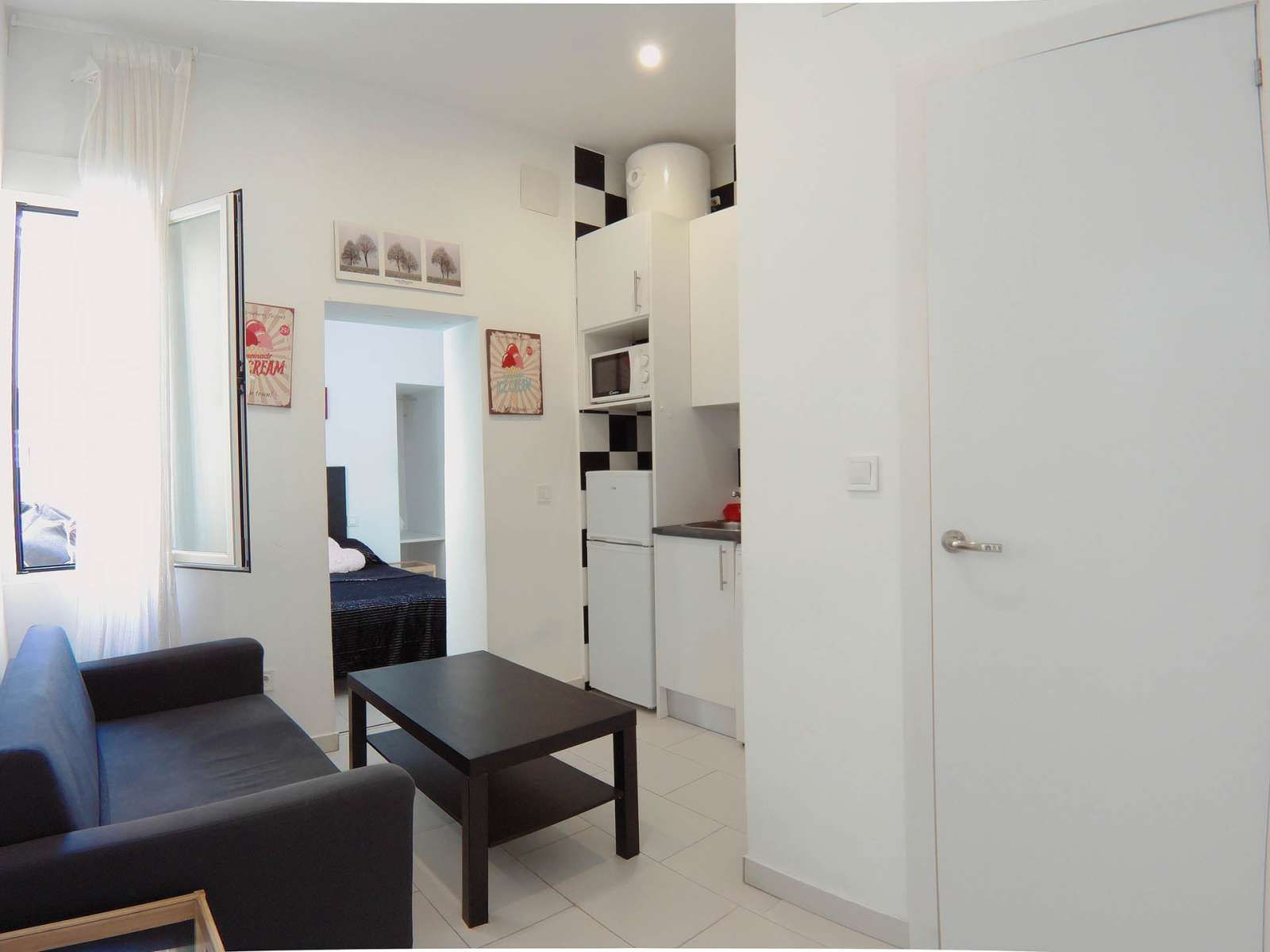 Bedroom of Study to share in  Madrid Capital  with Air Conditioner, Heating and Terrace