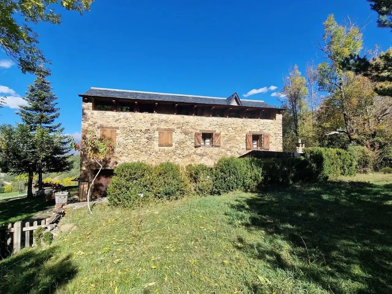 Vista exterior de Casa o xalet en venda en Benasque amb Calefacció, Jardí privat i Parquet