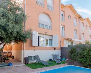 Exterior view of Single-family semi-detached for sale in  Madrid Capital  with Air Conditioner, Heating and Private garden