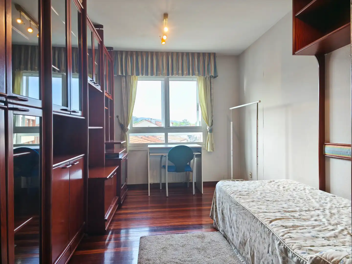 Bedroom of Flat for rent in Santiago de Compostela   with Heating and Furnished