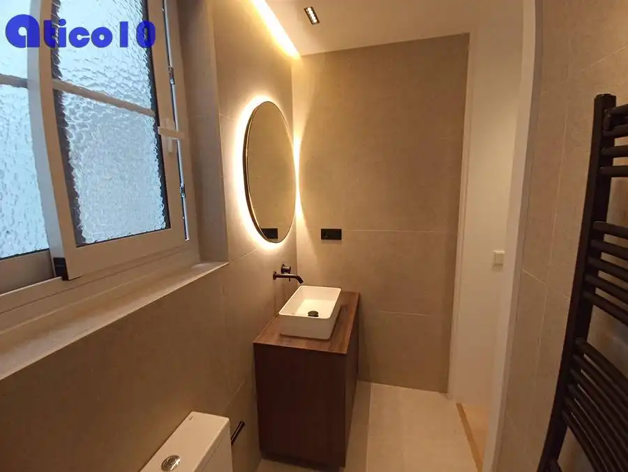 Flat for rent in Calle Asturias, Parque San Francisco - Uría