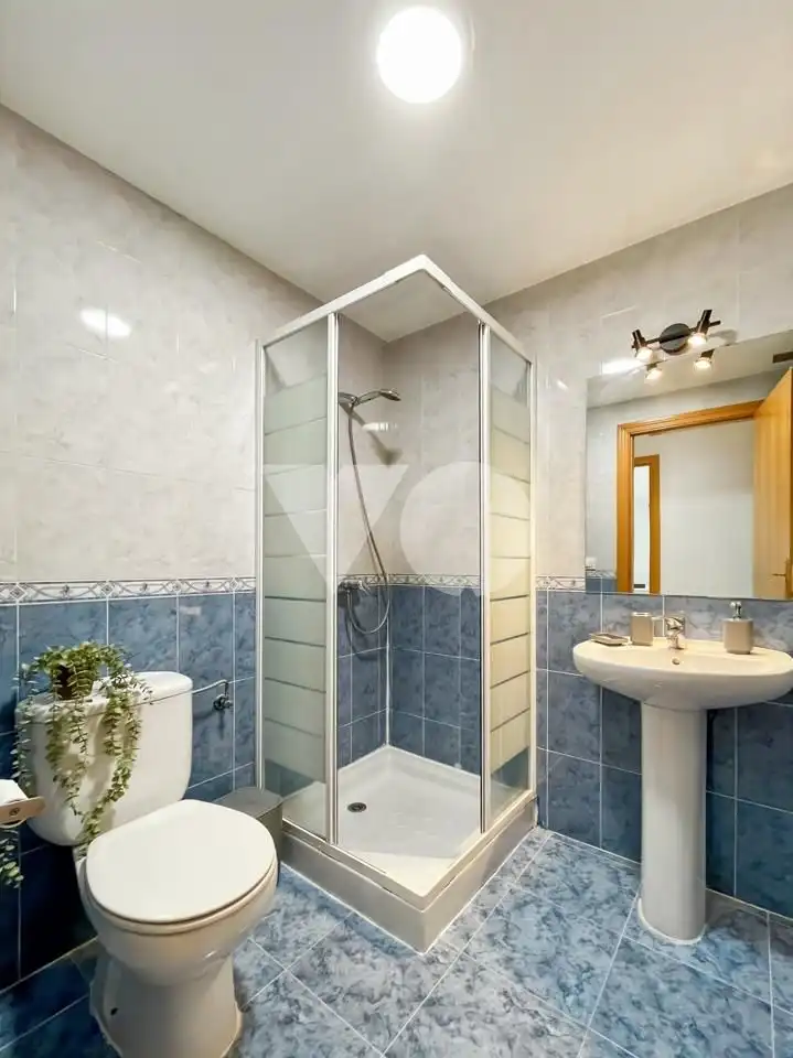 Bathroom of Flat for sale in Campo Real  with Air Conditioner, Heating and Terrace