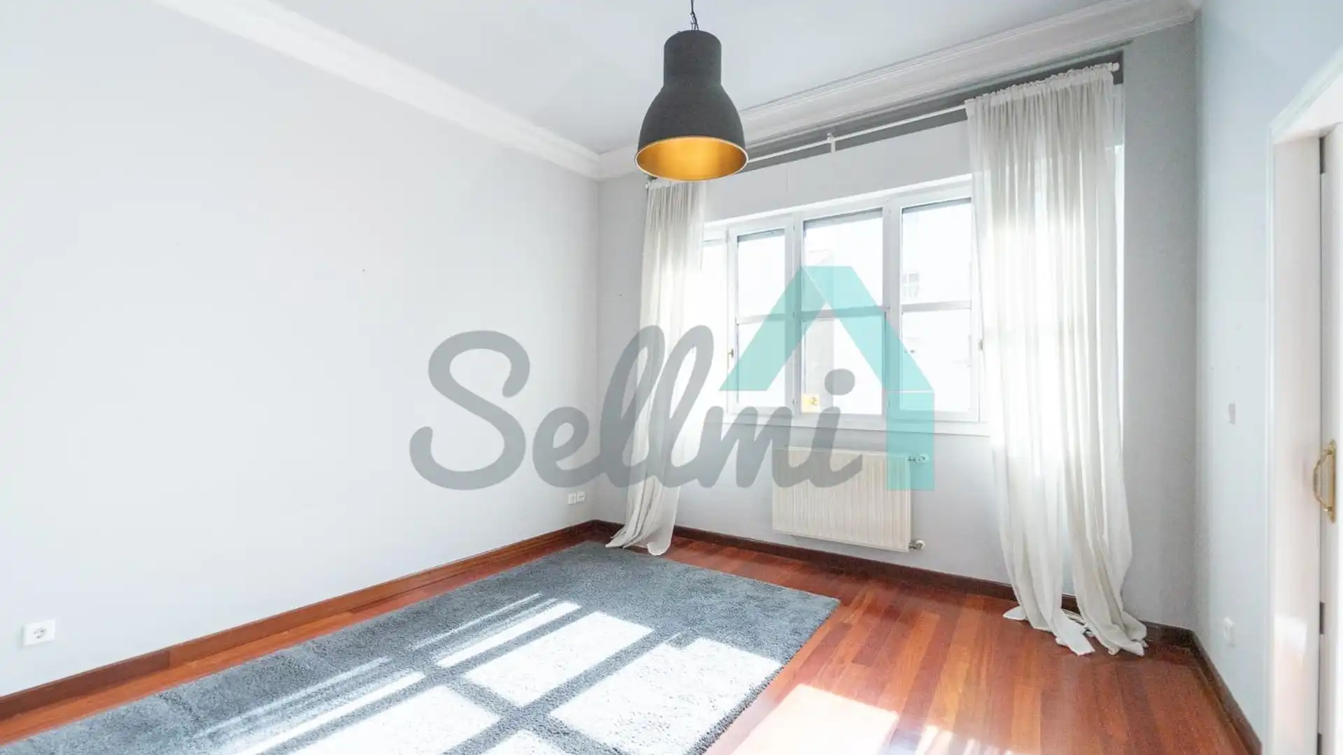 Dormitori de Pis de lloguer en Oviedo  amb Calefacció i Parquet