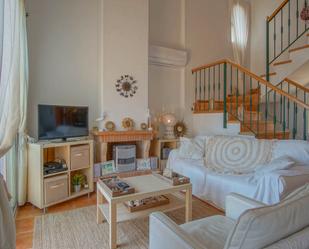 Sala d'estar de Casa adosada en venda en Altea amb Aire condicionat, Terrassa i Piscina