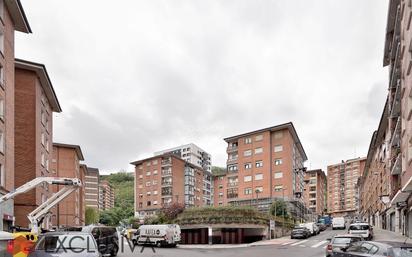 Vista exterior de Pis en venda en Basauri  amb Calefacció i Balcó