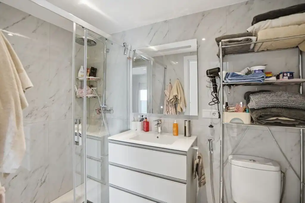 Bany de Casa o xalet en venda en Benalmádena amb Aire condicionat, Calefacció i Jardí privat