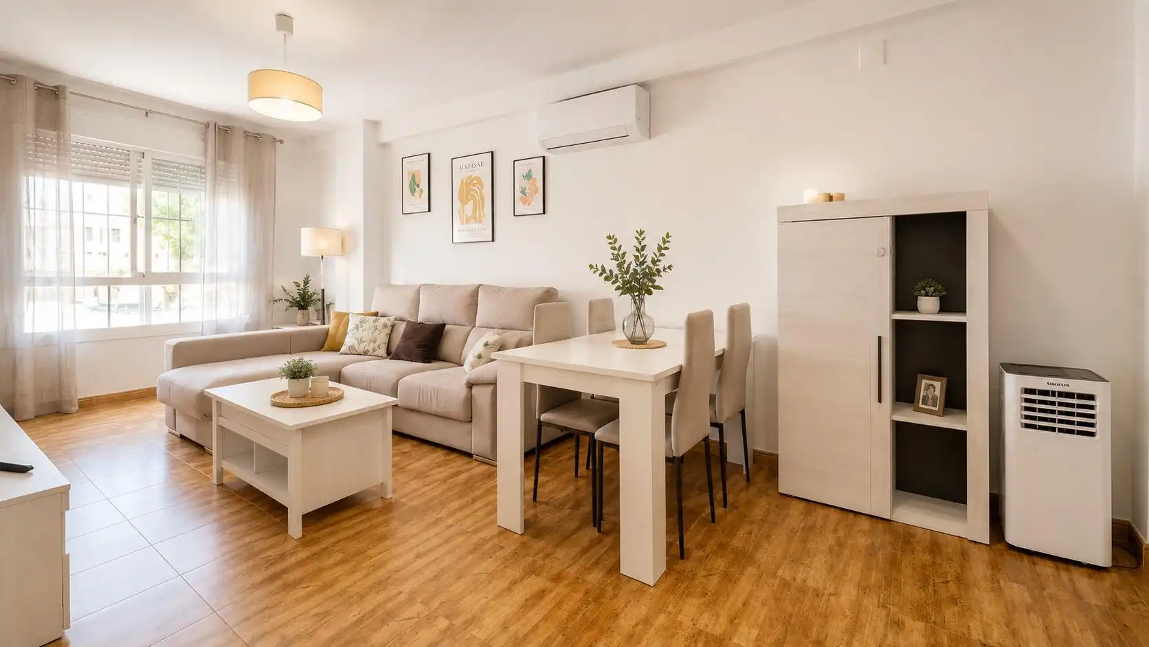 Sala de estar de Piso en venta en Almería con Aire acondicionado y Balcón