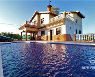 Vista exterior de Casa o xalet de lloguer en Alhaurín El Grande amb Aire condicionat, Jardí privat i Terrassa