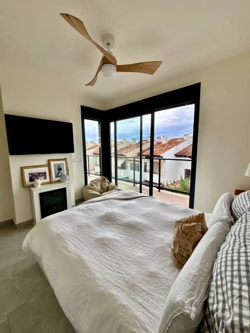 Dormitori de Casa o xalet en venda en Sant Joan d'Alacant amb Aire condicionat, Jardí privat i Terrassa