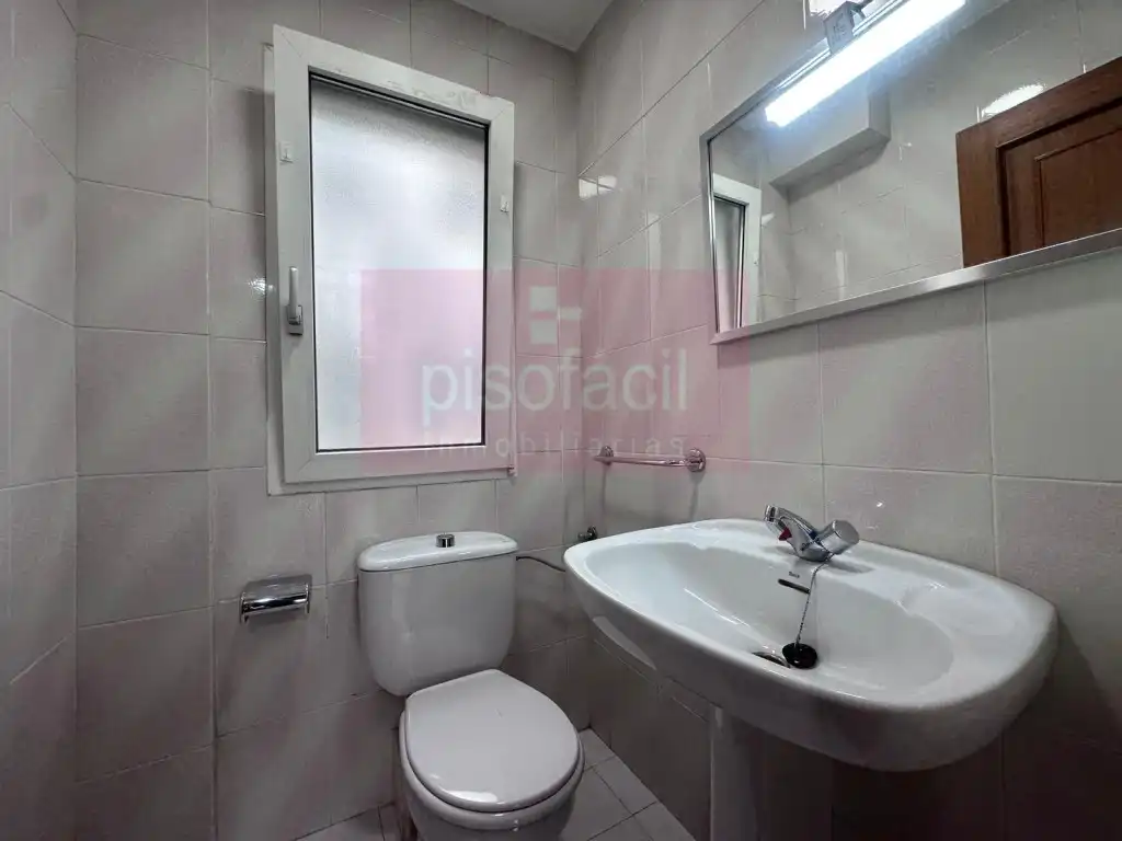 Bathroom of Flat for rent in Lugo