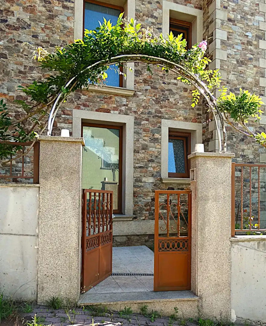 Vista exterior de Casa o xalet en venda en Miño amb Calefacció, Parquet i Terrassa