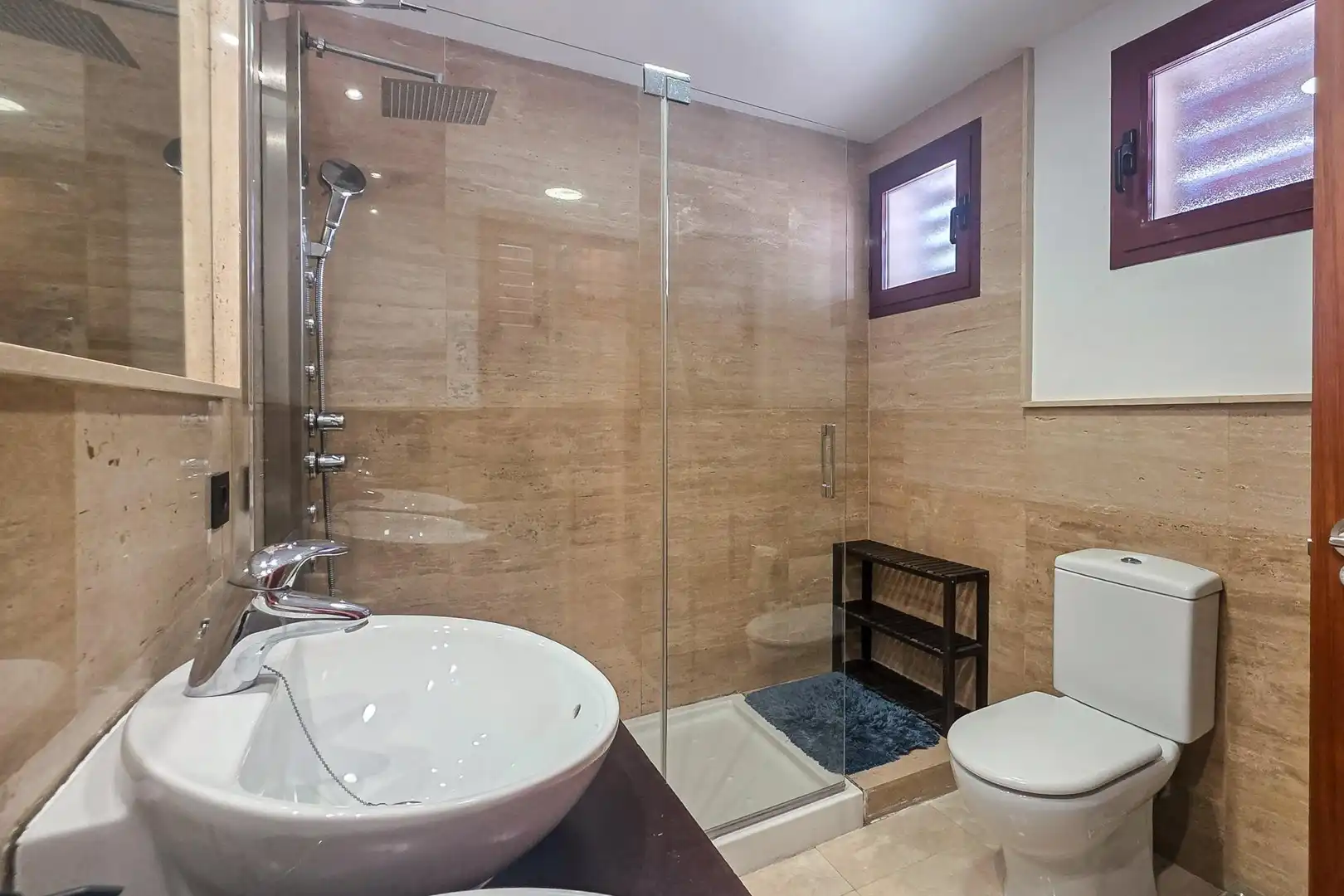 Badezimmer von Haus oder Chalet zum Verkauf in Montequinto mit Klimaanlage, Heizung und Terrasse