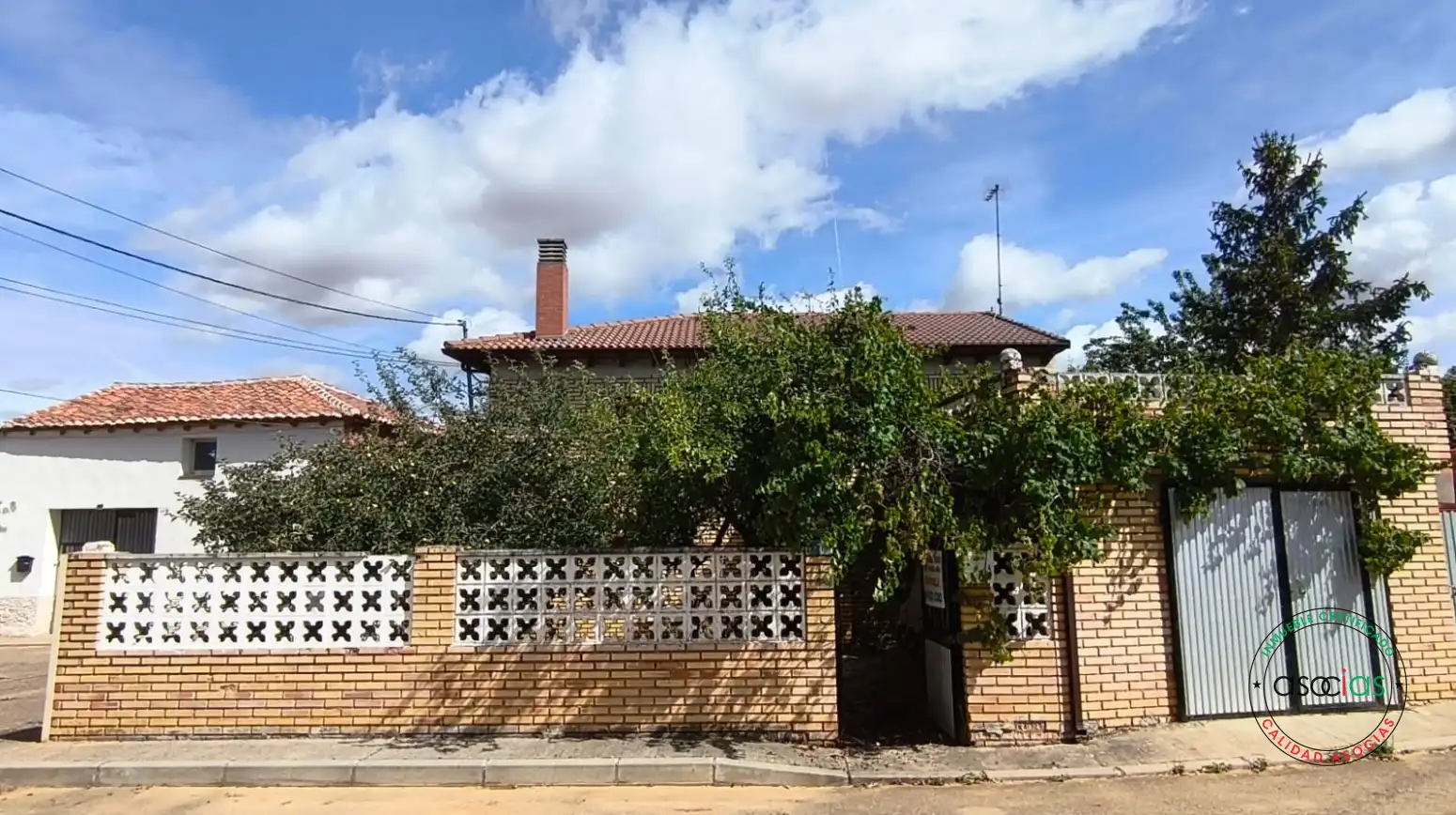 Vista exterior de Casa o chalet en venta en Villazanzo de Valderaduey con Jardín privado, Terraza y Amueblado