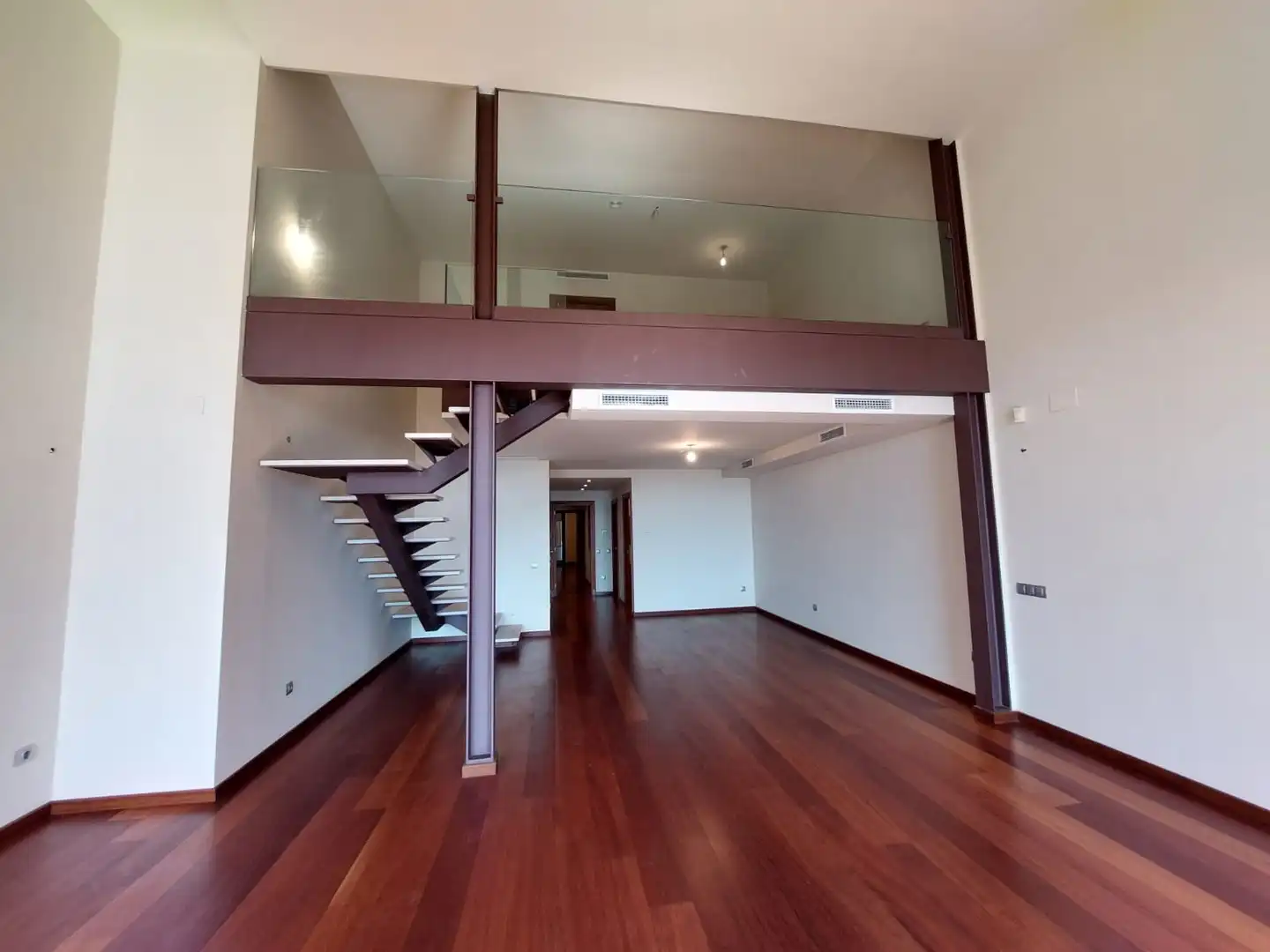 Dúplex de alquiler en Calle Estany, Nou Eixample Sud