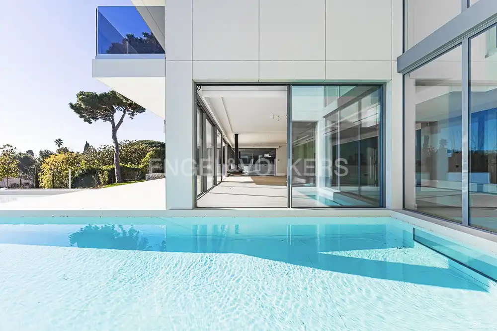 Piscina de Casa o chalet en venta en Barcelona con Aire acondicionado, Calefacción y Jardín privado