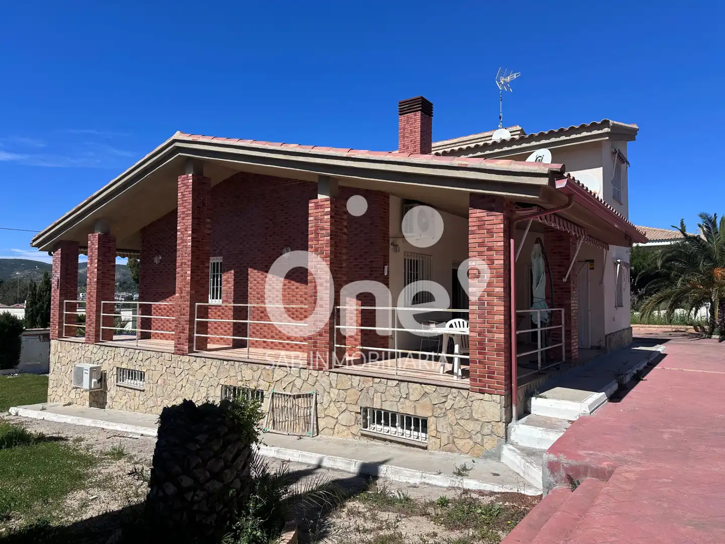 Vista exterior de Casa o xalet en venda en Chiva amb Aire condicionat, Calefacció i Jardí privat