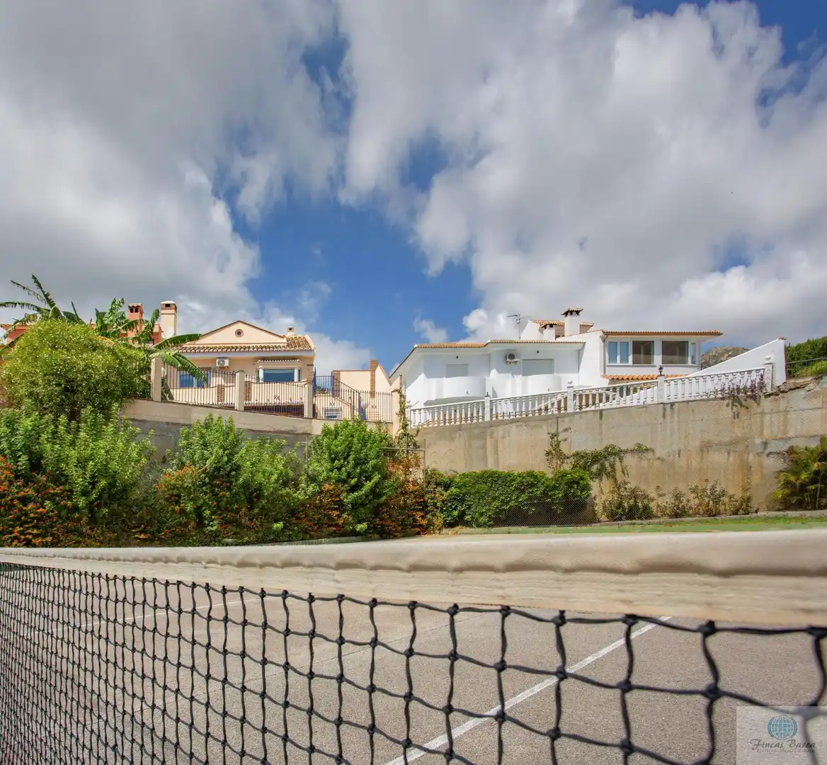 Vista exterior de Casa o chalet en venta en Benalmádena con Aire acondicionado, Trastero y Piscina