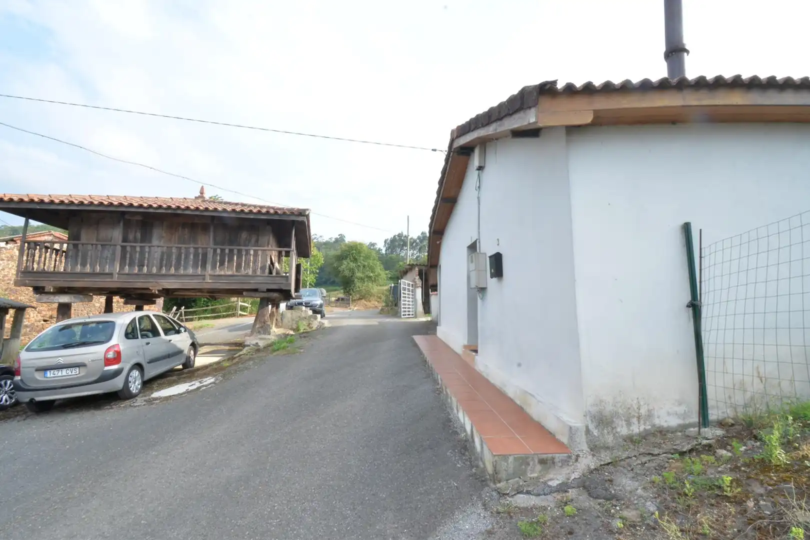 Vista exterior de Finca rústica en venda en Oviedo  amb Traster