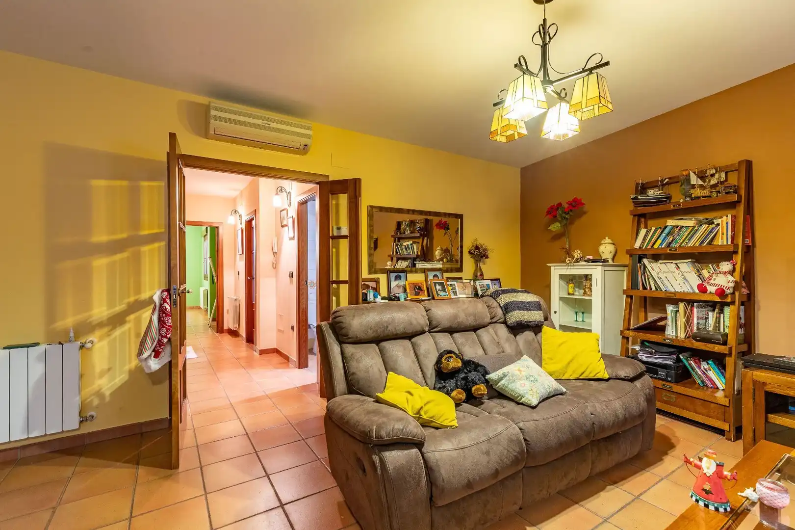 Sala d'estar de Casa adosada en venda en Villanueva de la Vera amb Aire condicionat i Calefacció