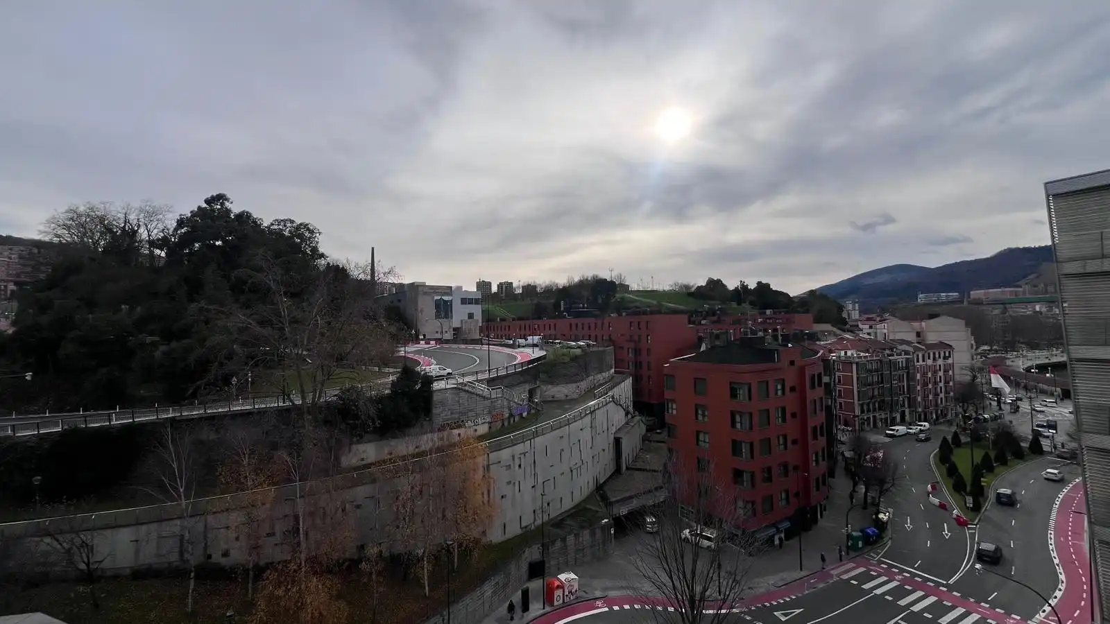 Vista exterior de Oficina en venda en Bilbao  amb Aire condicionat