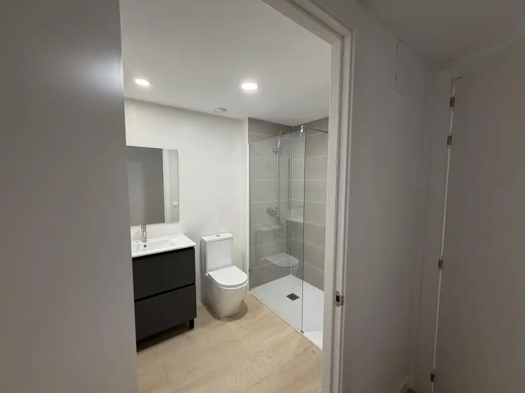 Baño de Piso de alquiler en Palafrugell con Aire acondicionado, Calefacción y Terraza