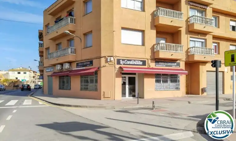 Commercial properties for sale in Sant Pere Pescador