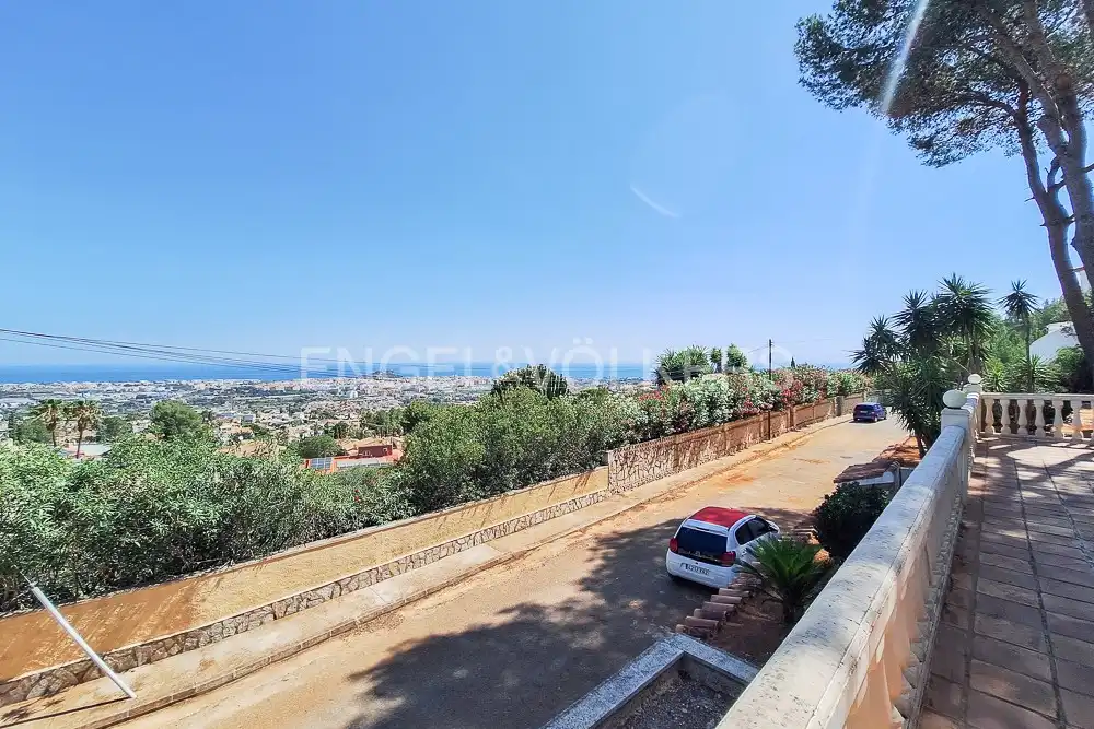 Vista exterior de Casa o xalet en venda en Dénia amb Aire condicionat, Calefacció i Jardí privat