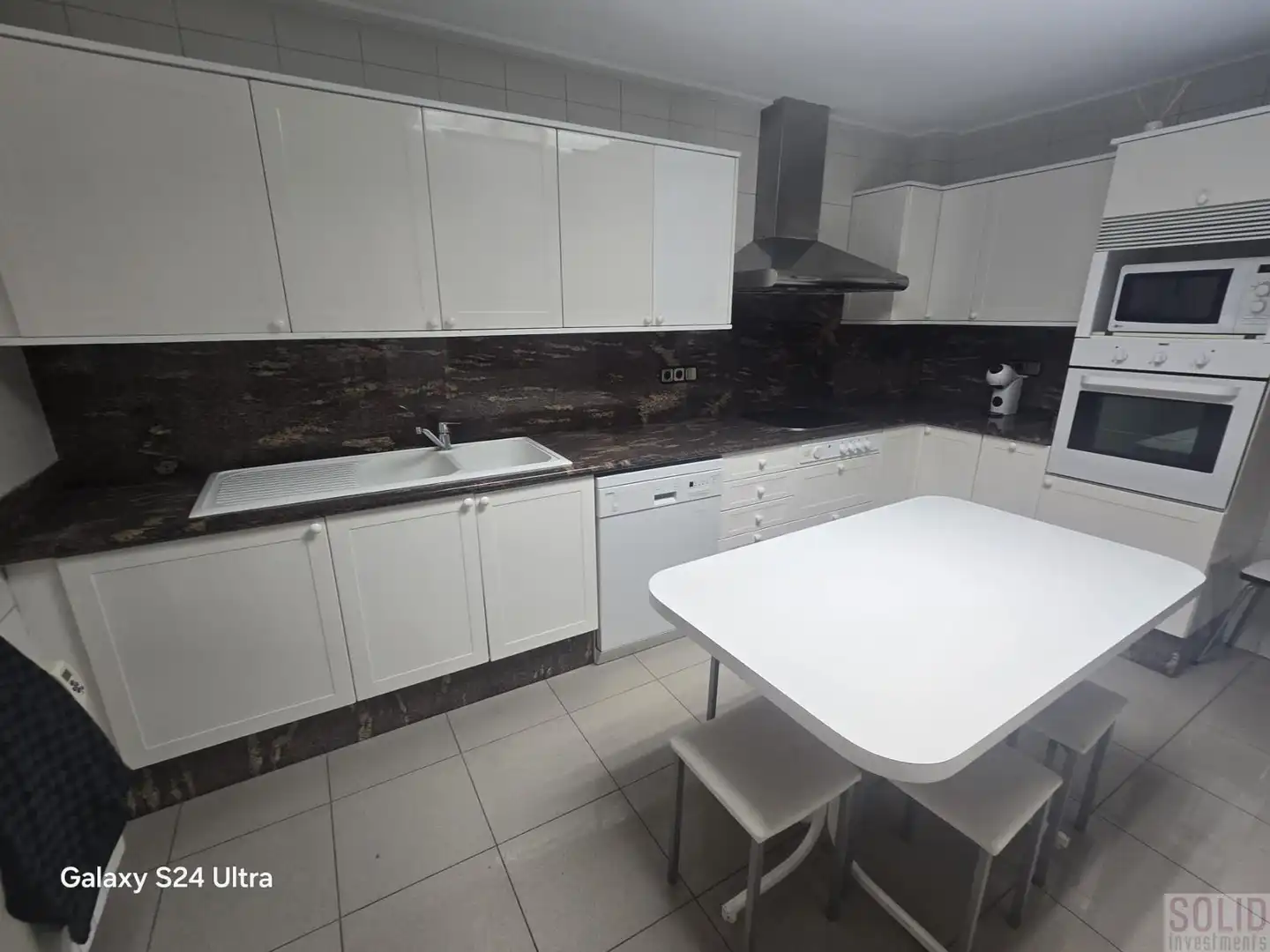 Kitchen of Flat for rent in Valencia  with Air Conditioner and Balcony