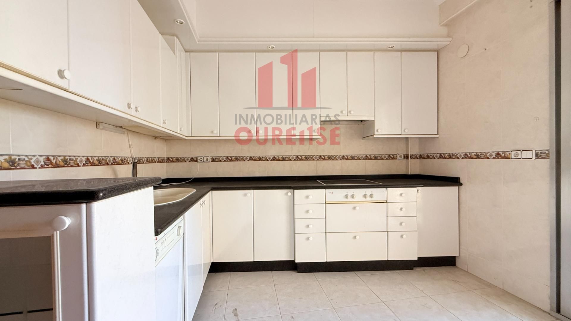 Kitchen of Flat for sale in Ourense Capital   with Heating and Storage room